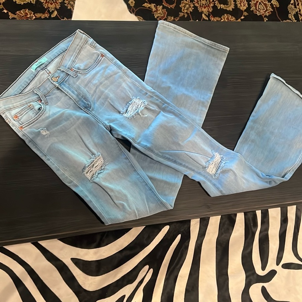 Karlie Bellbottom Jeans size 26/3 Like New